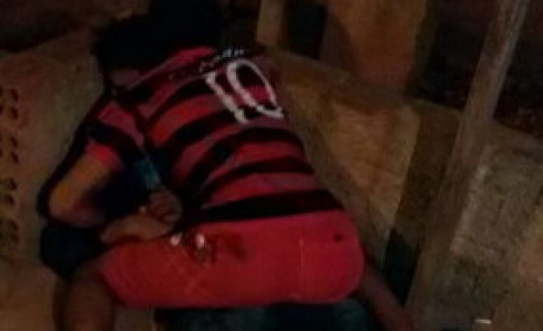Cliente mata dono de bar que, ‘mesmo morto’, prende assassino